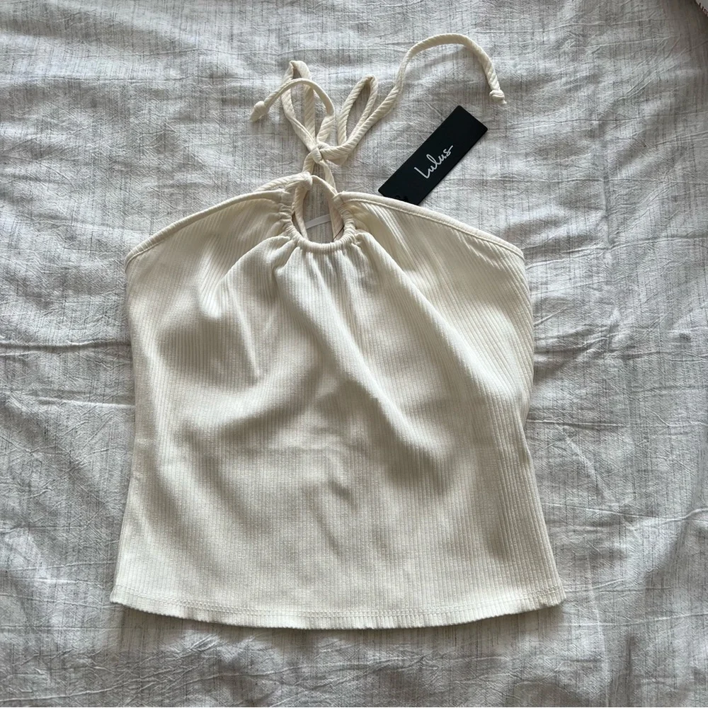 Lulu’s Keyhole Ribbed Crop Top - Picture 6 of 9